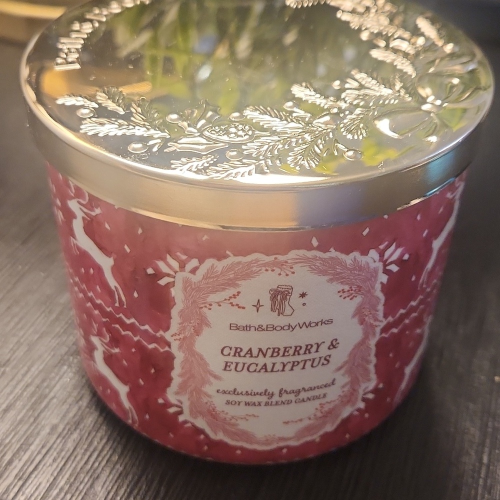 Bath & Body Works Cranberry & Eucalyptus 3-whick Candle - Picture 4 of 5